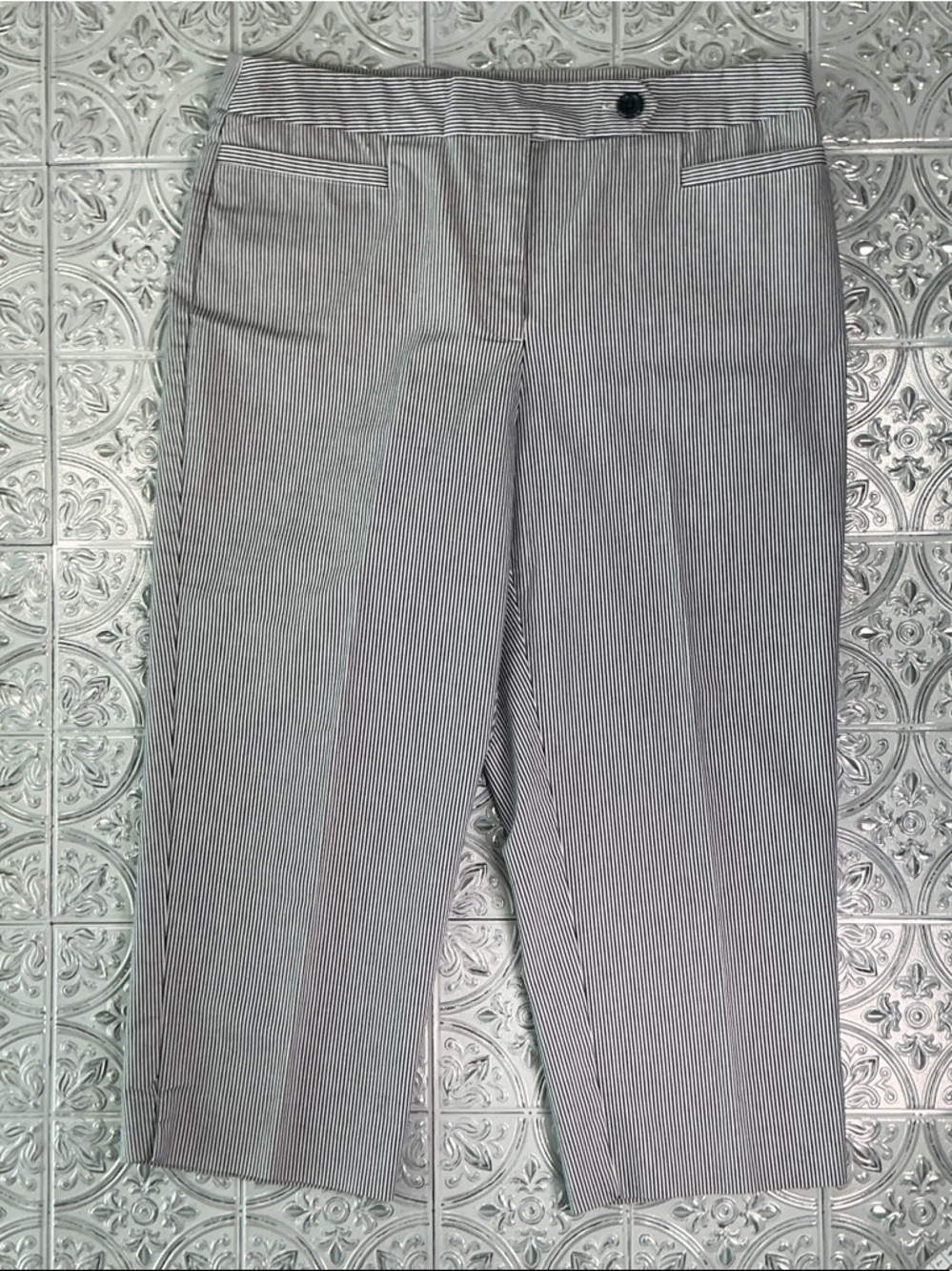 Studio Works Pinstripe Cropped Capris Dress Pants Size 10 Black White Stretch